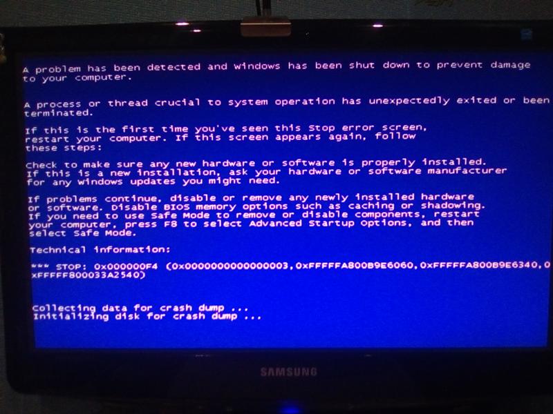 Появляется экран смерти что делать. Синий экран. Синий экран Windows. Синий экран смерти. Синий экран с грустным смайликом.