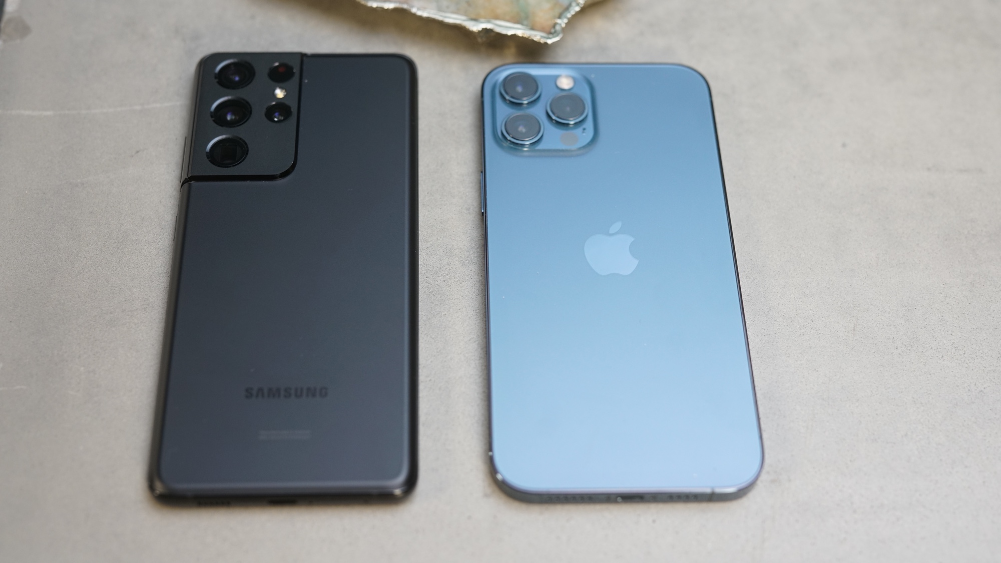 А давайте сравним: apple iphone 12 pro vs samsung galaxy s21+