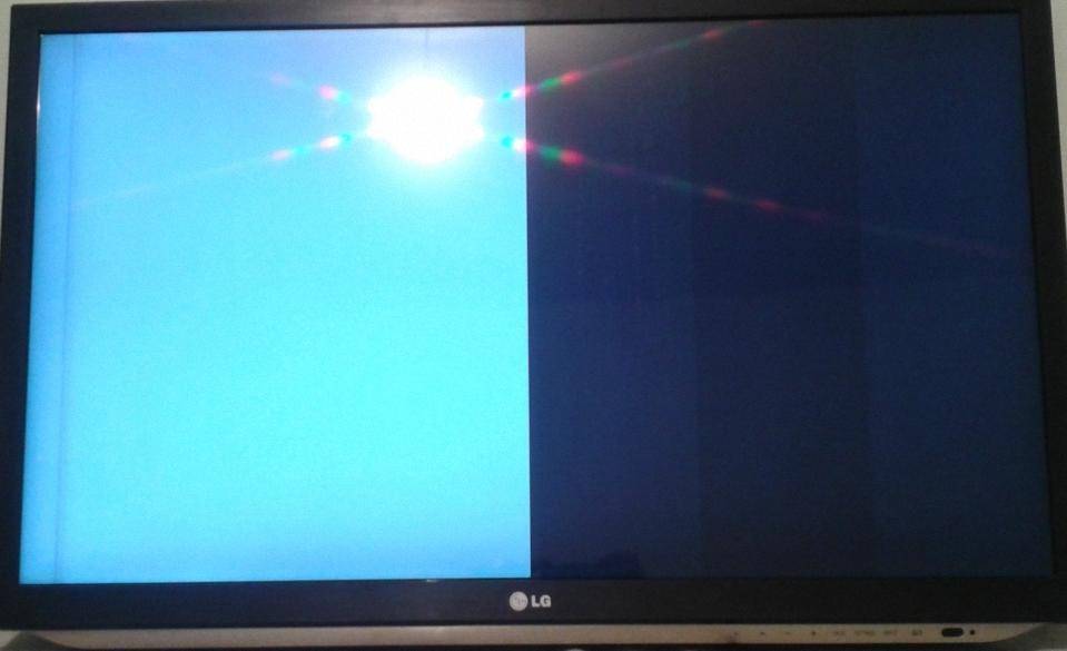 Не открывается экран телевизора. Вертикальные полосы 32lm340t. Телевизор самсунг рябит экран. Дефект матрицы телевизора. Поломка матрицы телевизора.