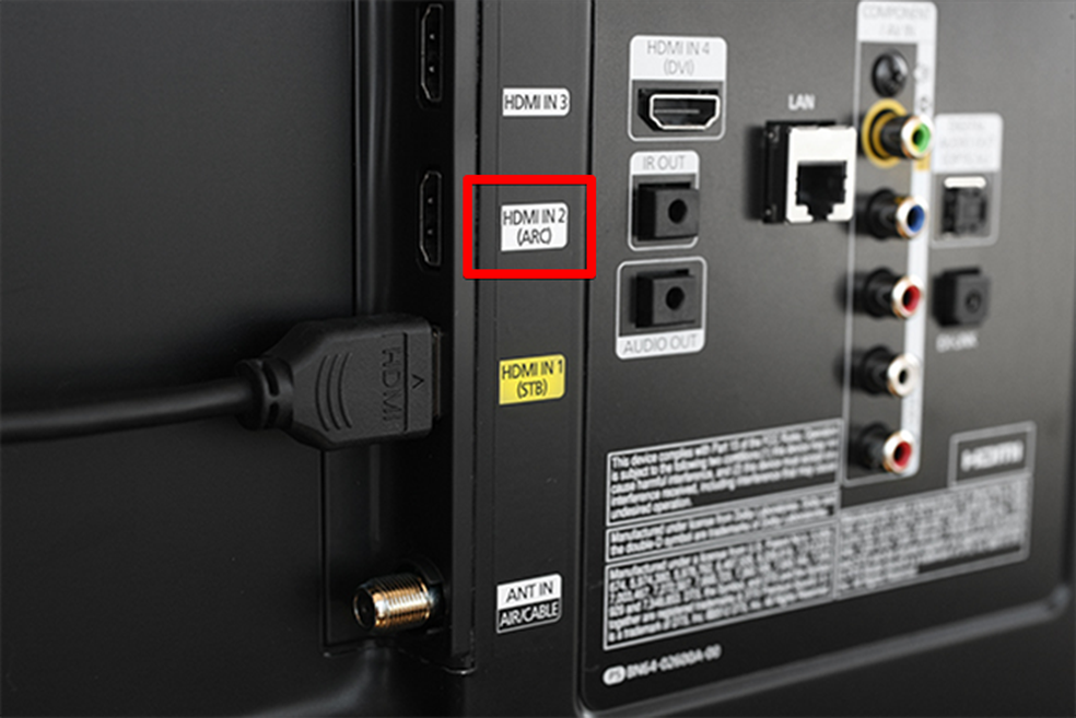 Как подключить uhd. Разъем HDMI Samsung смарт ТВ. Разъемы смарт телевизора самсунг. HDMI разъем в телевизоре самсунг. Телевизор самсунг смарт разъемы HDMI