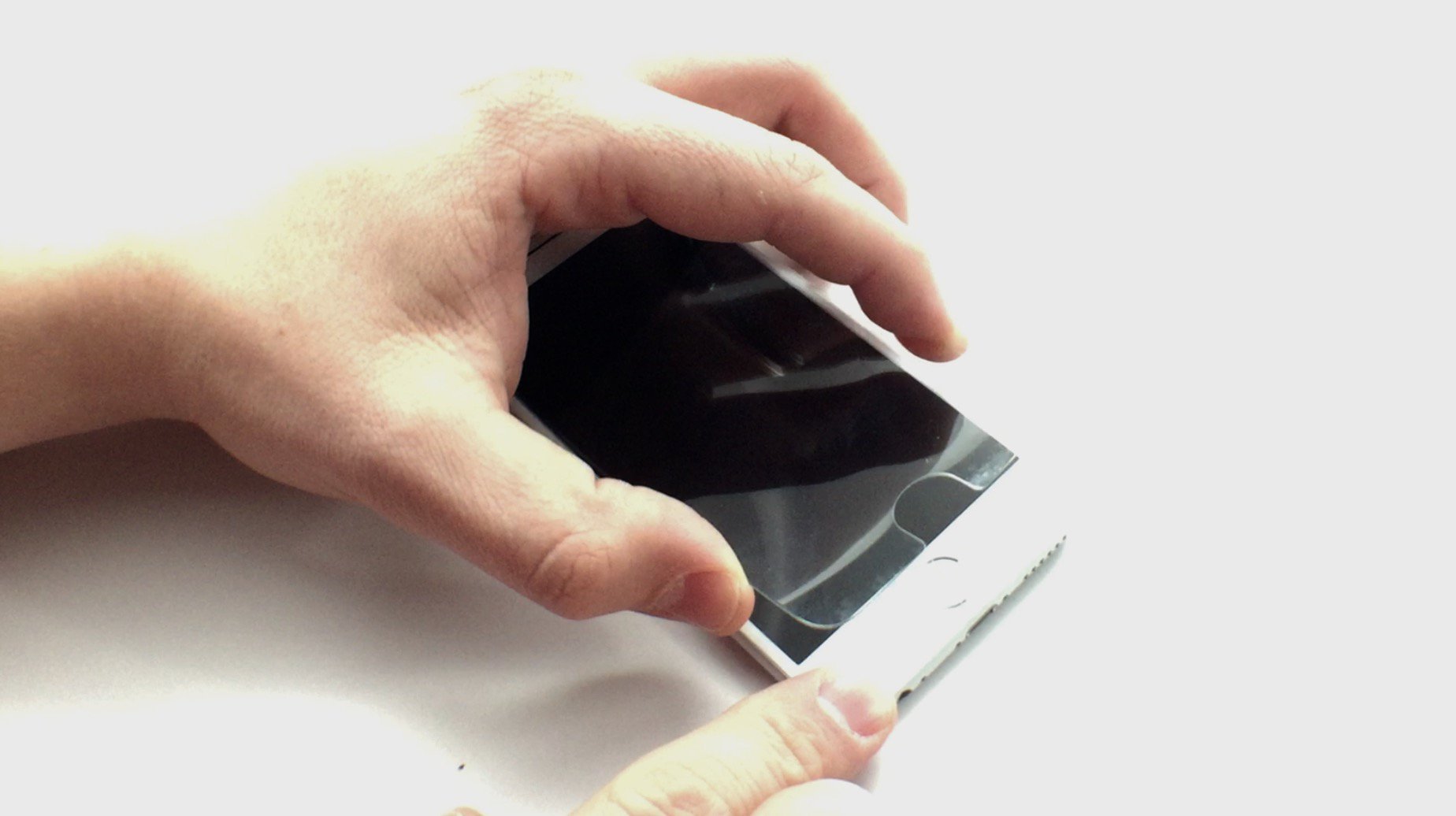 Как безопасно снять стеклянную или пластиковую защитную пленку для экрана
