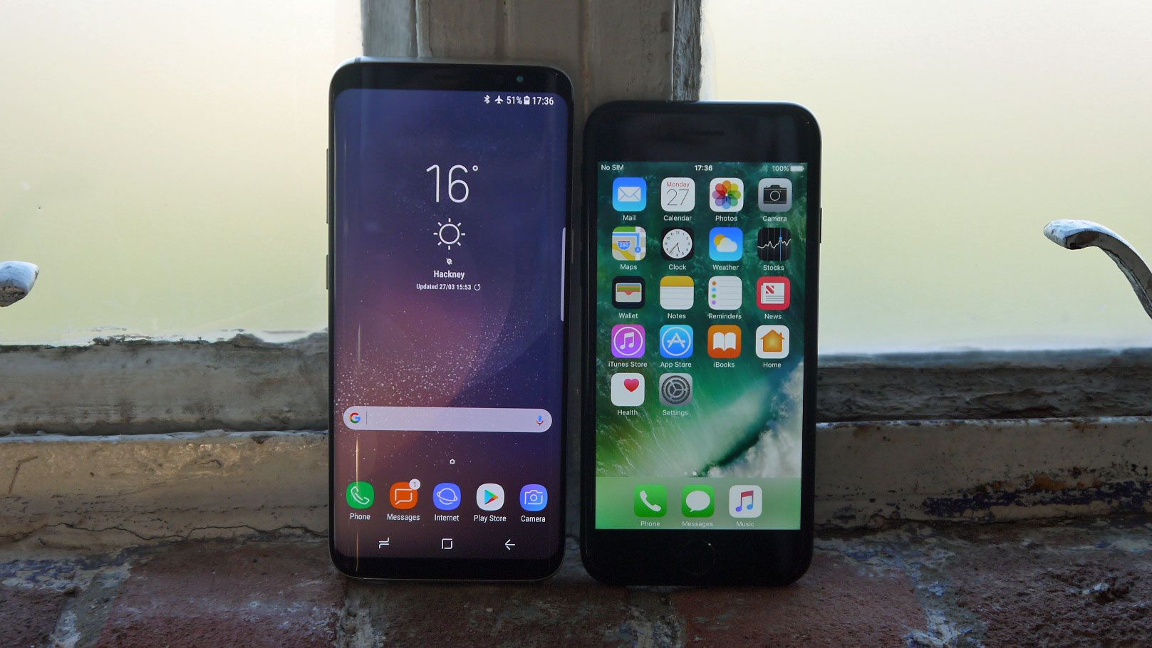 Сравнить самсунг 8. Samsung Galaxy s8 и iphone. Samsung Galaxy s8 и iphone 8. Iphone Samsung s8 Plus. Samsung 8 iphone 8.
