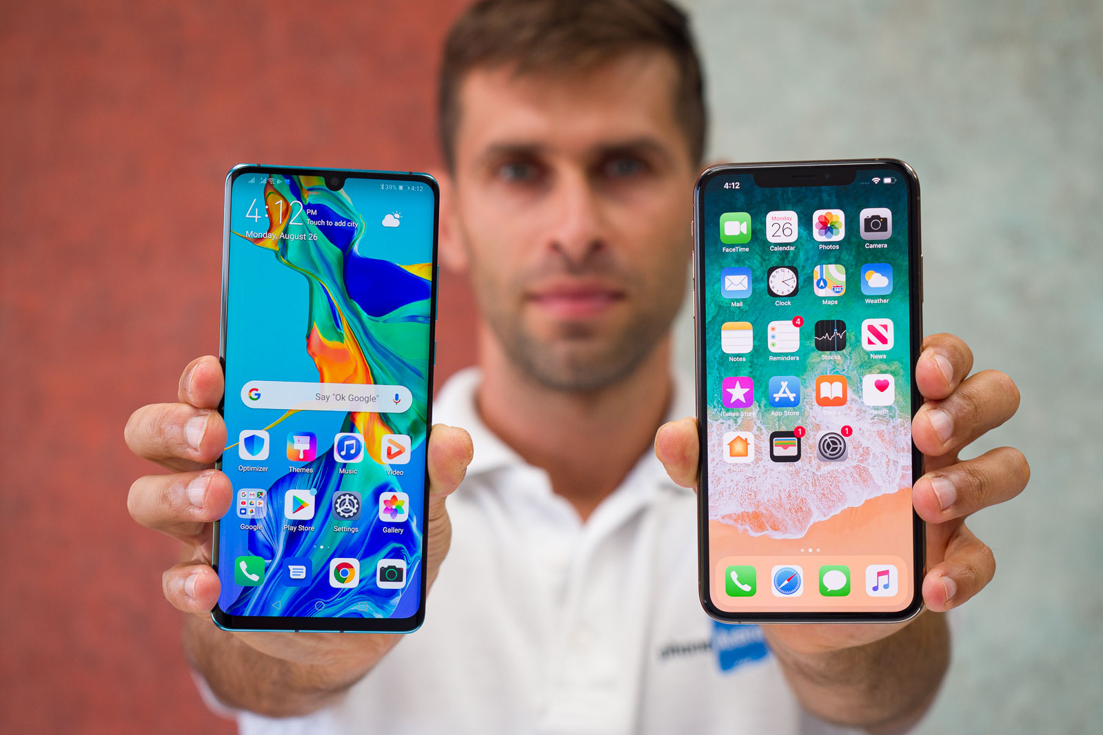 Айфон huawei. Iphone 10 XS Pro Max. Apple iphone 10 Pro. Iphone 13 vs XS Max. Iphone 10 XS Max vs Honor 10x Lite.