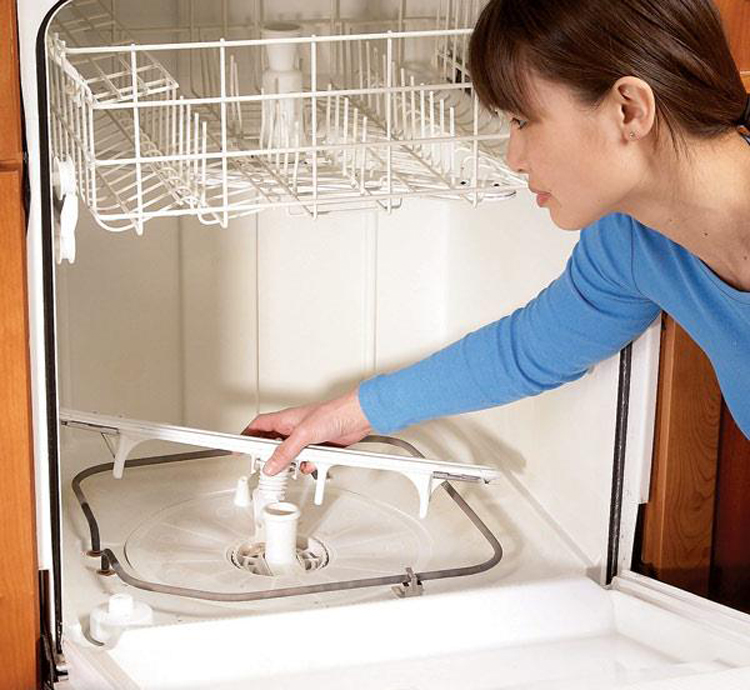 Посудомойка плохо моет посуду — причины и их устранение
