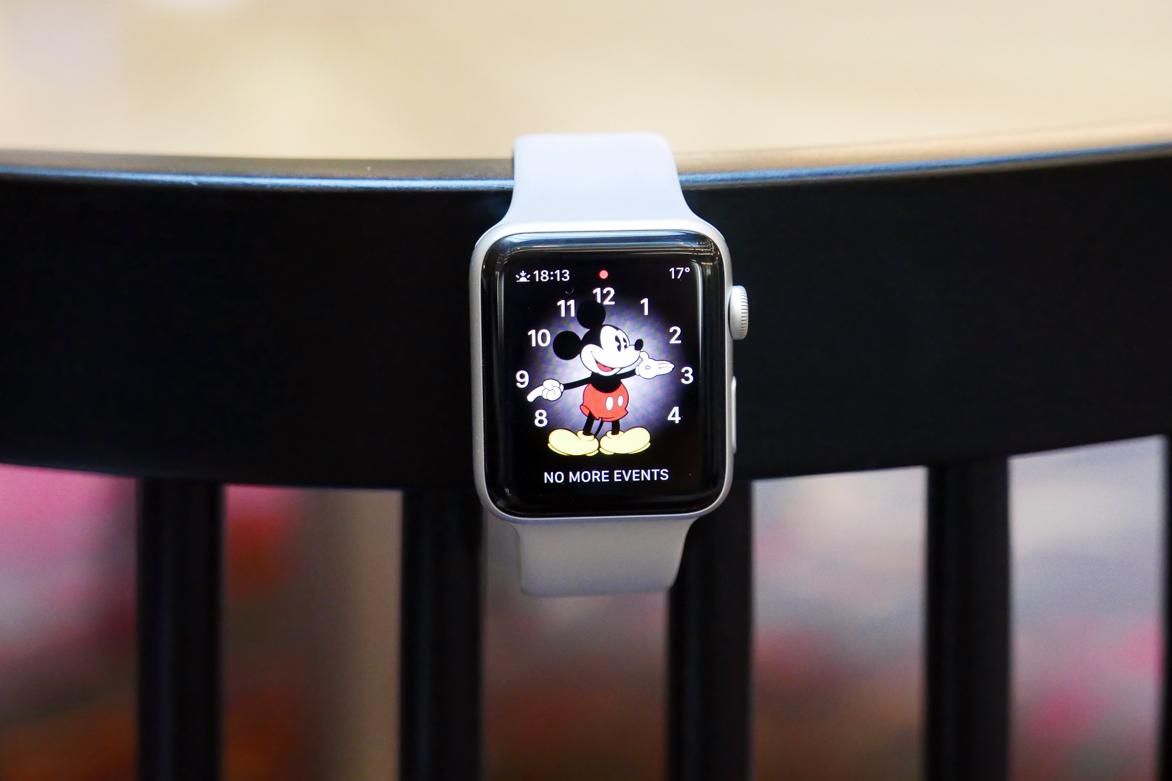 Чем отличаются часы apple. Apple watch 3. Smart часы Apple IWATCH 6. Экран эпл вотч 3. Apple IWATCH 3 экран.